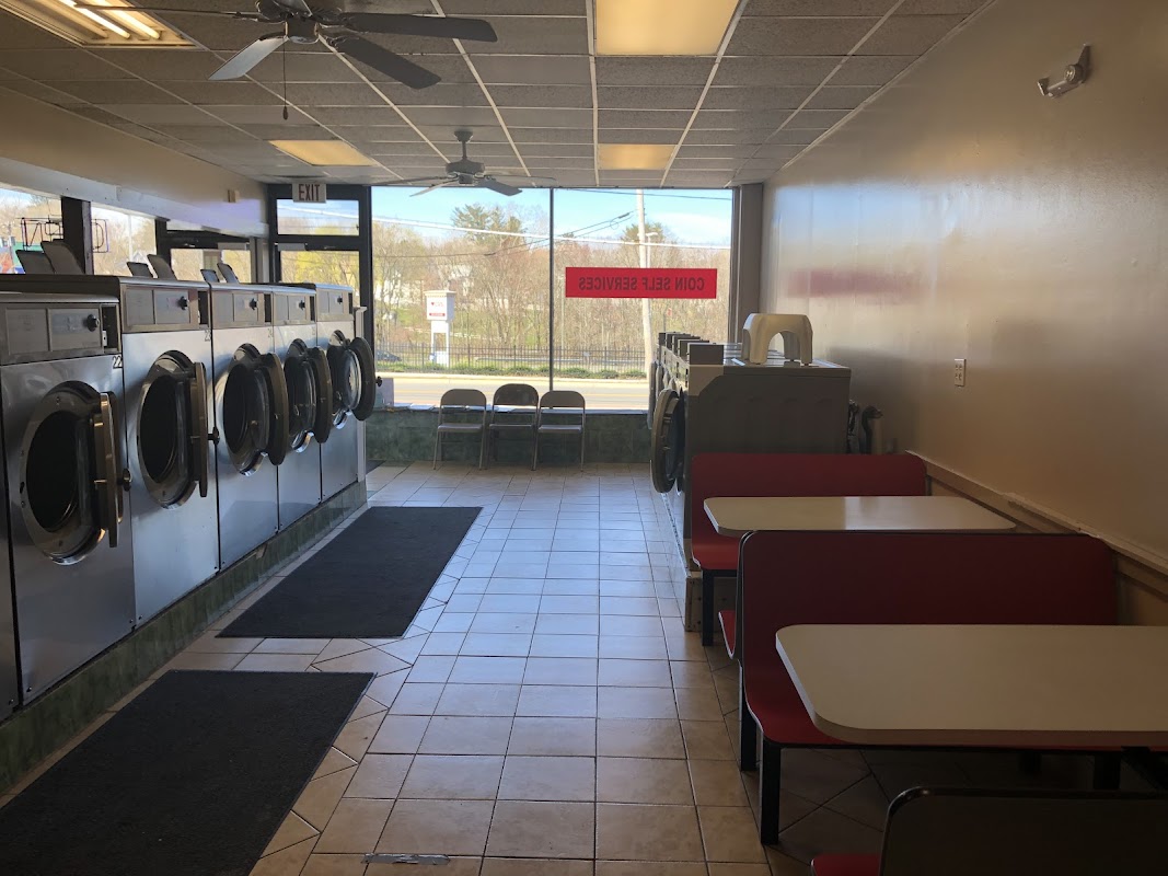 BIG DADDY'S LAUNDROMAT laundromat interior in Middletown, CT