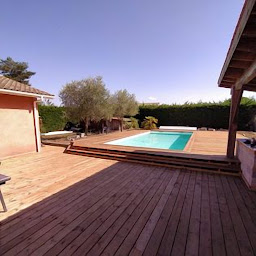 Photo n°14 de COSNTRUCTION OSSATURE BOIS AGENCEMENT INTERIEUR/EXTERIEUR Hestia Vesta Menuiserie à Margaux-Cantenac (Menuisier)