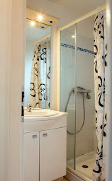 Photo n°5 de Camping Insolite le Haut Village à Saint-Michel-Chef-Chef (Terrain pour camping-cars)