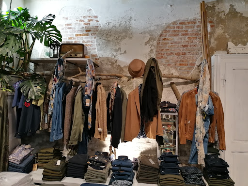 Bridgetown's Abbigliamento Uomo Gallery - Italy
