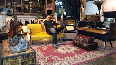Photos of Wayout Gallery