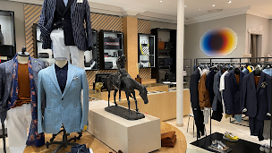 Photo n°4 de LOTHAIRE Bordeaux | Costumes mariage | Mode Homme à Bordeaux (Magasin de chaussures)