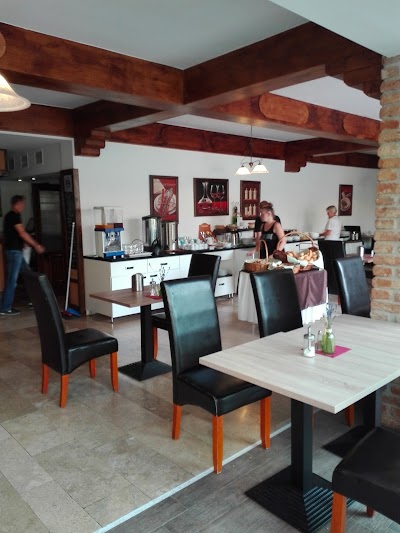 Photos of Hotel &Iacute;rottkő