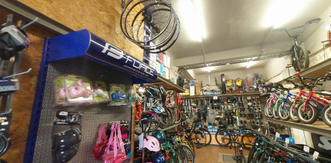https://www.facebook.com/petaliprocycling/