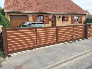 Photo n°17 de Adomia Fermetures · Fenêtres, Portes, Volets, Portails à Hinges (Magasin de stores et de rideaux)