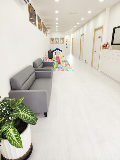 Little Gems Child Specialist Clinic 小宝儿科专科诊所