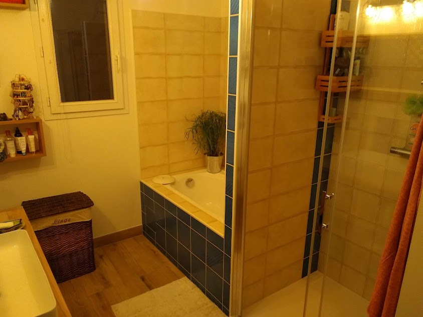 Image de ELB Entreprise - Salle de bain / Plomberie sanitaire / création et agencement bois et métal