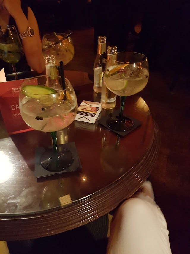 Alice Cocktail Bar