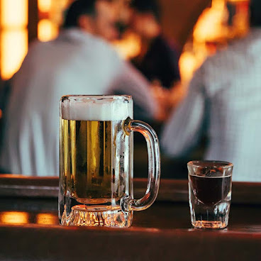 Howards Bar & Club by null