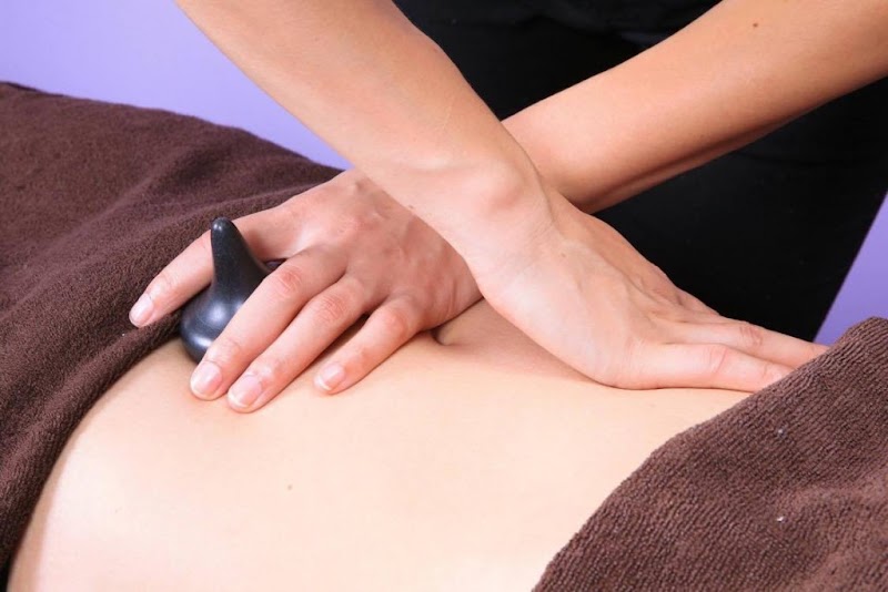 サロンドアヤコ