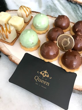 The Queen Chocolate, Author: dana alnajjar