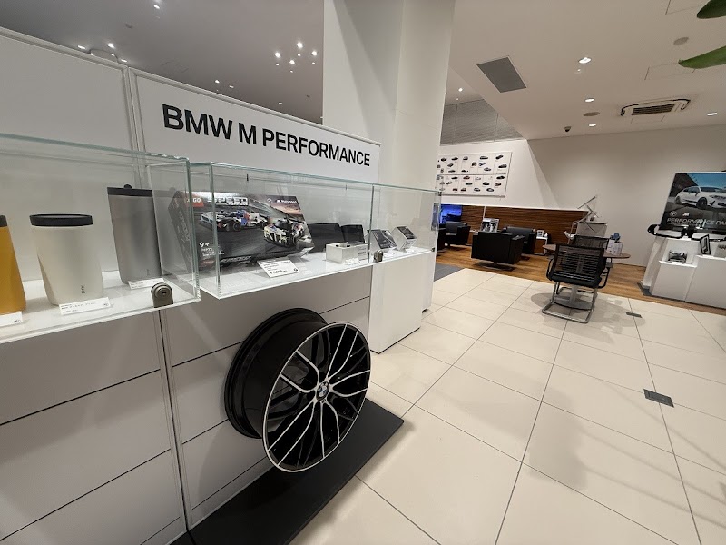 Osaka BMW 千里 サービスセンター