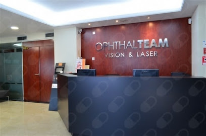 Dr. Daniel González González, Oftalmólogo