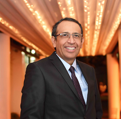 Photos of Dr. Douglas Villarroel