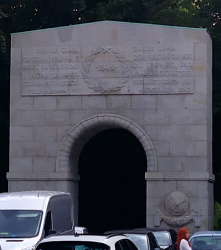 Haupteingang (West) Sowjetisches Ehrenmal - Thumbnail