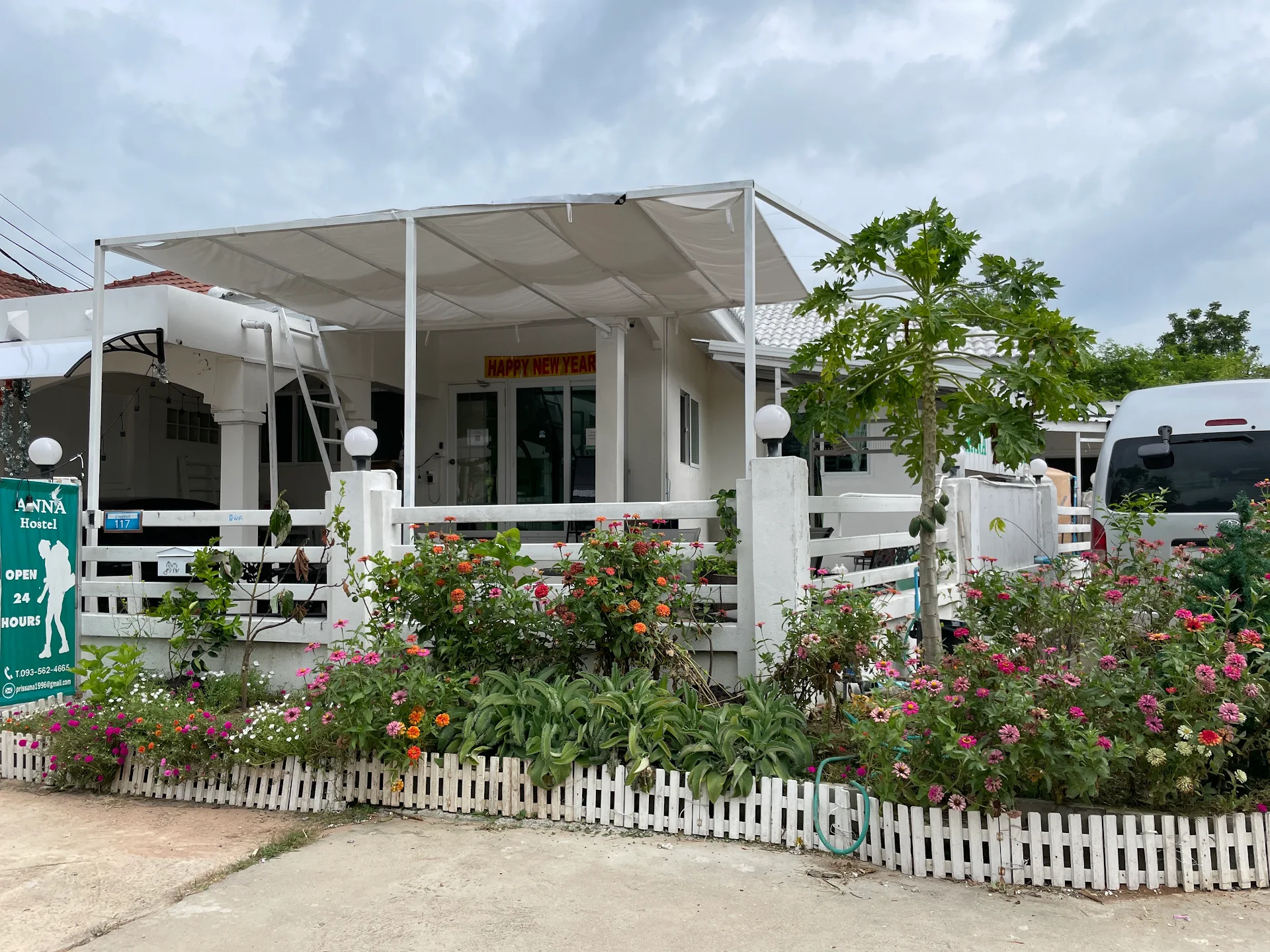 Anna Hostel open 24 hours ห้องเตียงเดี่ยวพัดลม 250 บาทแอร์ 300บาทต่อคืน