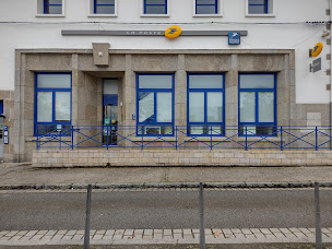 Photo n°2 de La Poste - Centre d’examen du code de la route à Pont-l'Abbé (École technique)