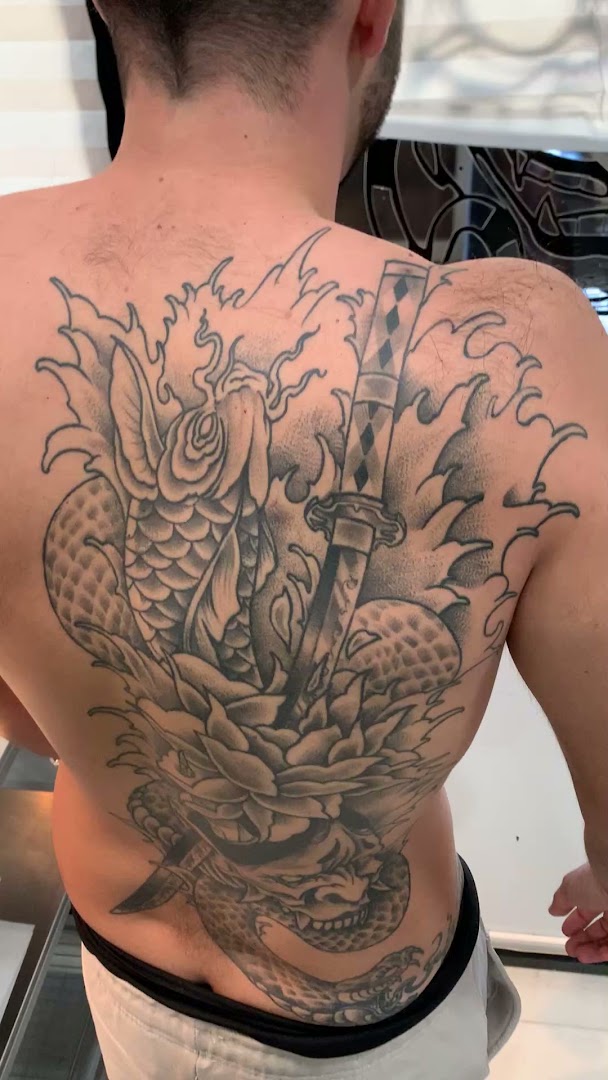 Yellow House Tattoo Benalmadena