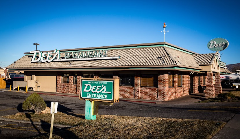 Dee's Family Restaurant by null