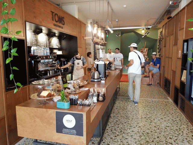 TOMS Flagship Athens (Mitropoleos Square 8)