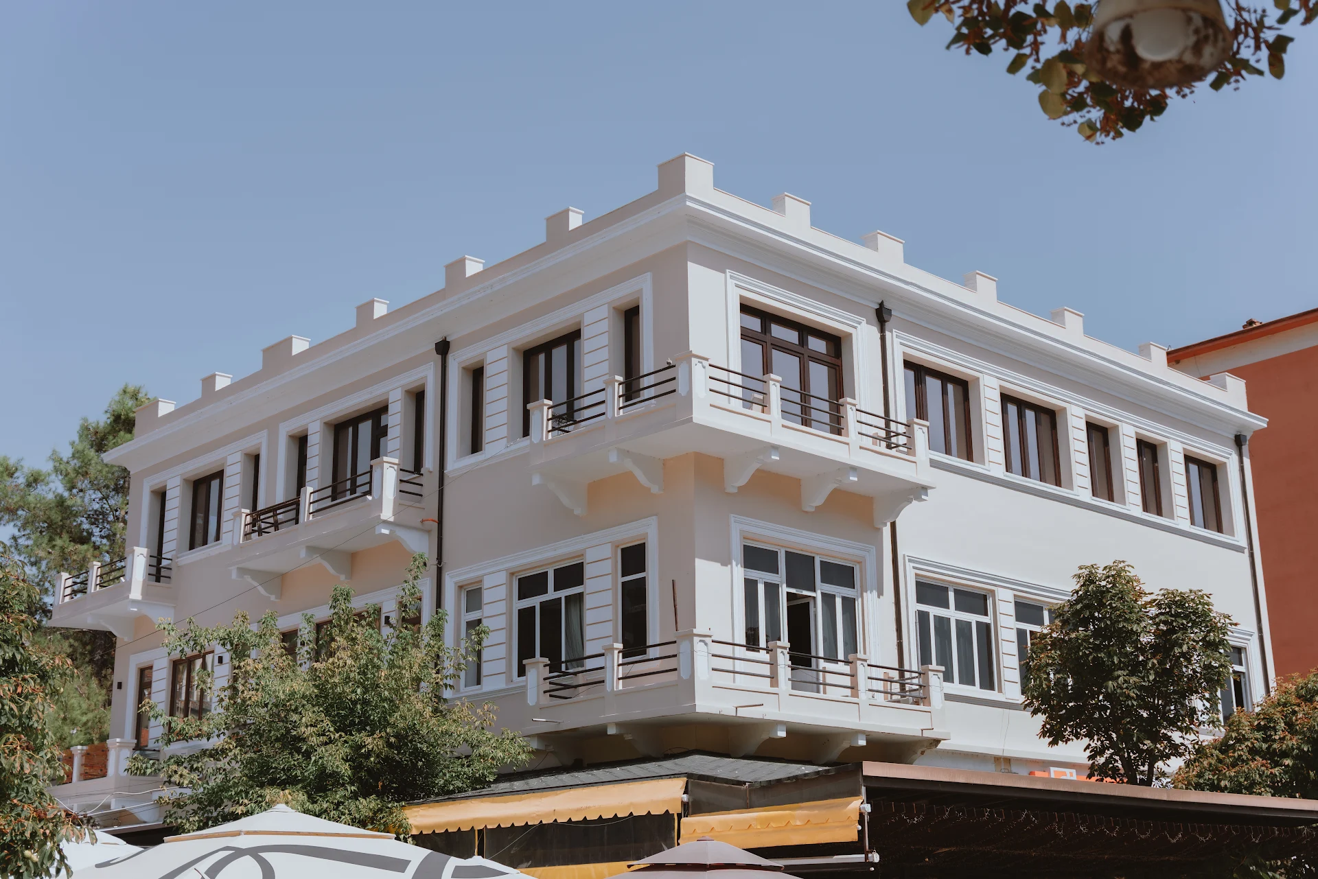 Dyrmo Hotel