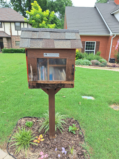 Little Free Library #148830 - Thumbnail