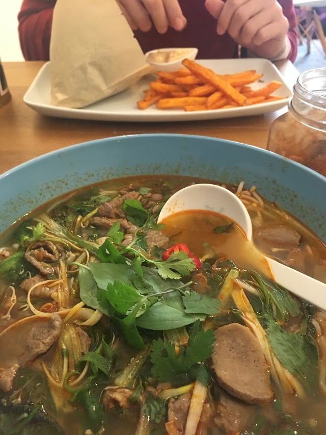 ĂN BÁNH MÌ
