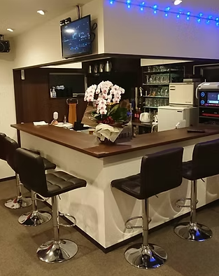 神楽坂 カラオケスナック Dais デイーズ