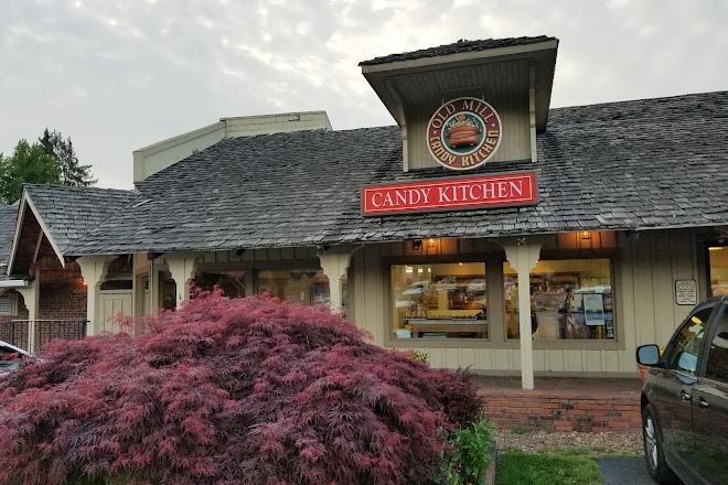 Visit The Old Mill Candy Kitchen On Your Trip To Pigeon Forge