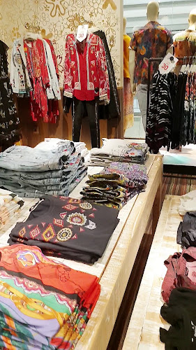 Értékelések erről a helyről: Desigual Store Budapest, Budapest - Ruhabolt