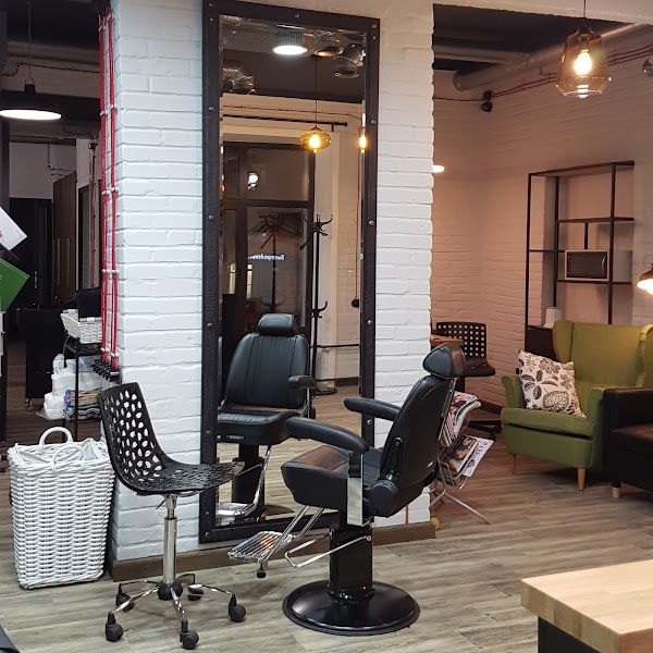 салон красоты вольный стиль тамбов. барбершоп зона ожидания. зона ожидания в стиле лофт салон. салон красоты тамбов советская. советская 54 тамбов салон красоты.
