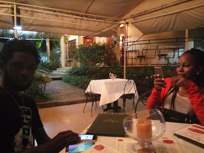 Photos of Le new coq blanc, Yaound&eacute;