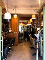 Photo n°25 de Karoll Caractère Coiffure à Marseille (Salon de coiffure)