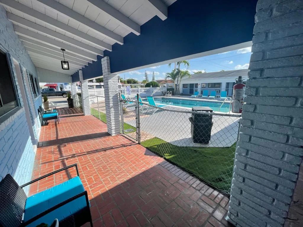 Hollywood Gardens Inn & Suites