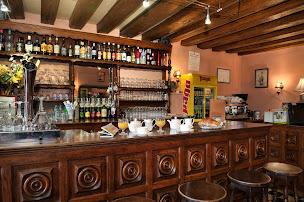 Photo n°9 de LOGIS Auberge à la Tête de Lard à La Ferté-Imbault (Hôtel)