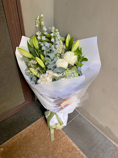 Flowers in Hands - Same Day Flower Delivery Across Melbourne - Thumbnail