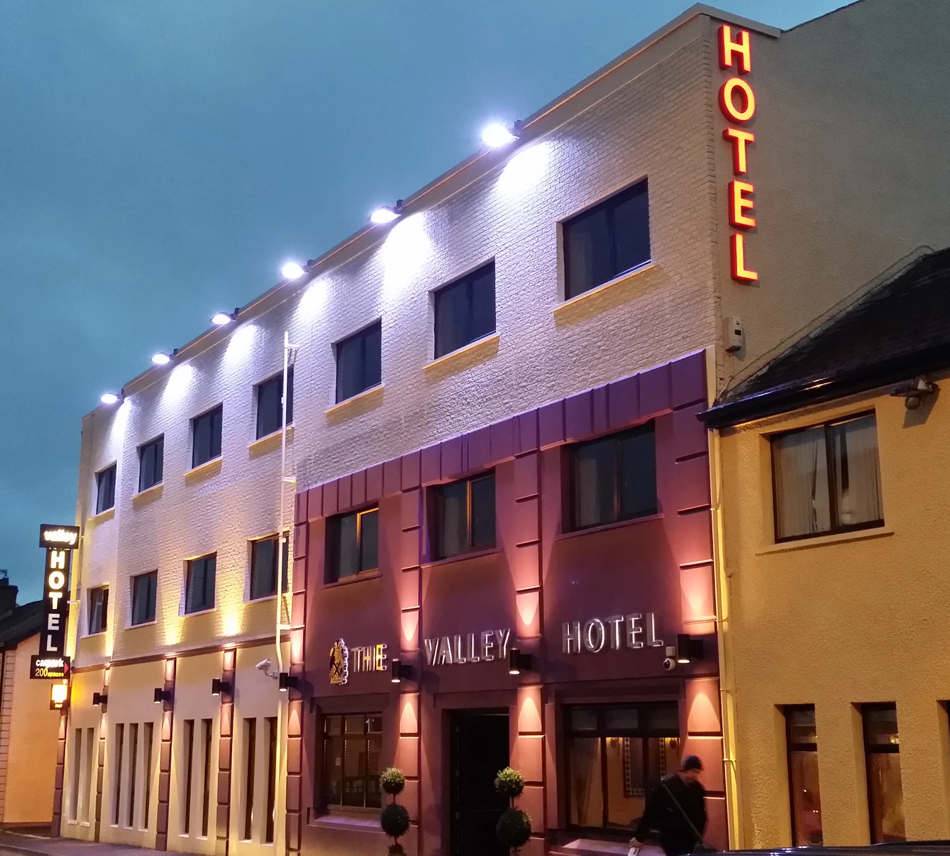 The Valley Hotel & Carriage Gardens