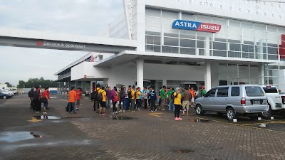 Photos of Isuzu Astra Palembang