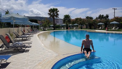 Photos of Ninos On The Beach