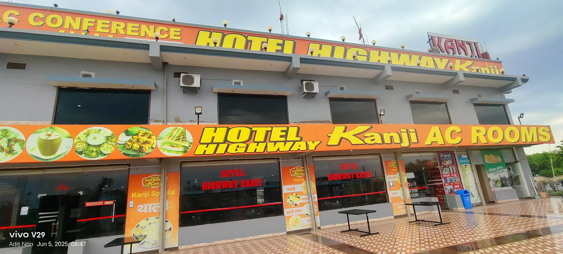 Hotel highway kanji