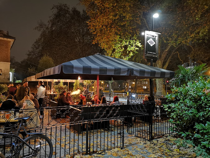 Looking for a great pub experience in Ealing? Look no further than our roundup of the best pubs in the area, featuring everything from traditional local haunts to trendy gastropubs. Whether you're looking for a pint with friends or a cozy spot for a Sunday roast, we've got you covered.