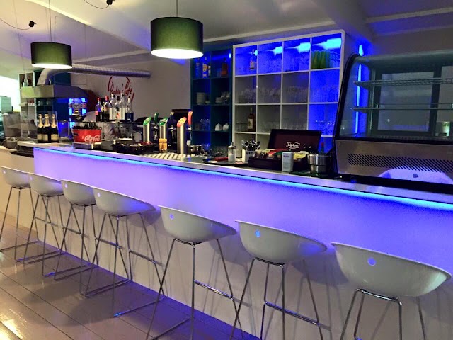 ROBIN'S CAFÉ