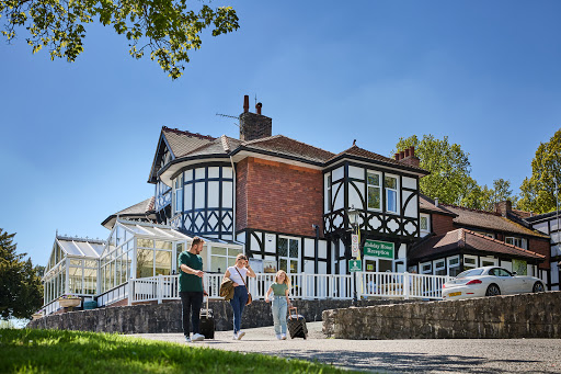 Lyons Woodlands Hall Hotel & Caravan Park