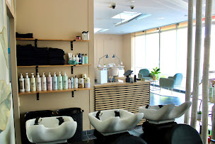 Photo n°1 de Salon de Coiffure 9ème Avenue By Aurore - Vannes à Vannes (Salon de coiffure)