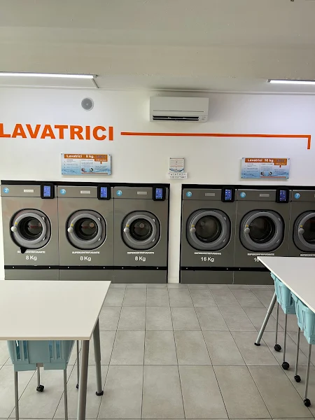 Lavapiù Cavallasca - Lavanderia Self Service photo