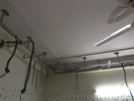 Aj hamare ghar main fol seling karana tha aur Maine ek electrician Ko Bulaya ceiling mein lightin… post image