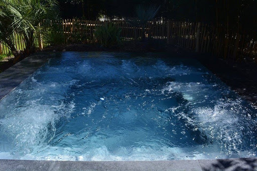 Photo de Construction Rénovation Piscine à Sainte-Hélène (33480)