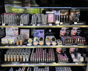 Photo n°6 de DERNONCOURT à Sainte-Geneviève-des-Bois (Magasin)