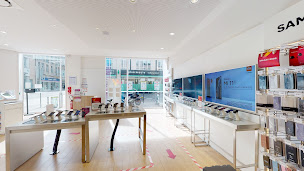 Photo n°37 de Boutique SFR Reims Talleyrand à Reims (Opérateur téléphonique)