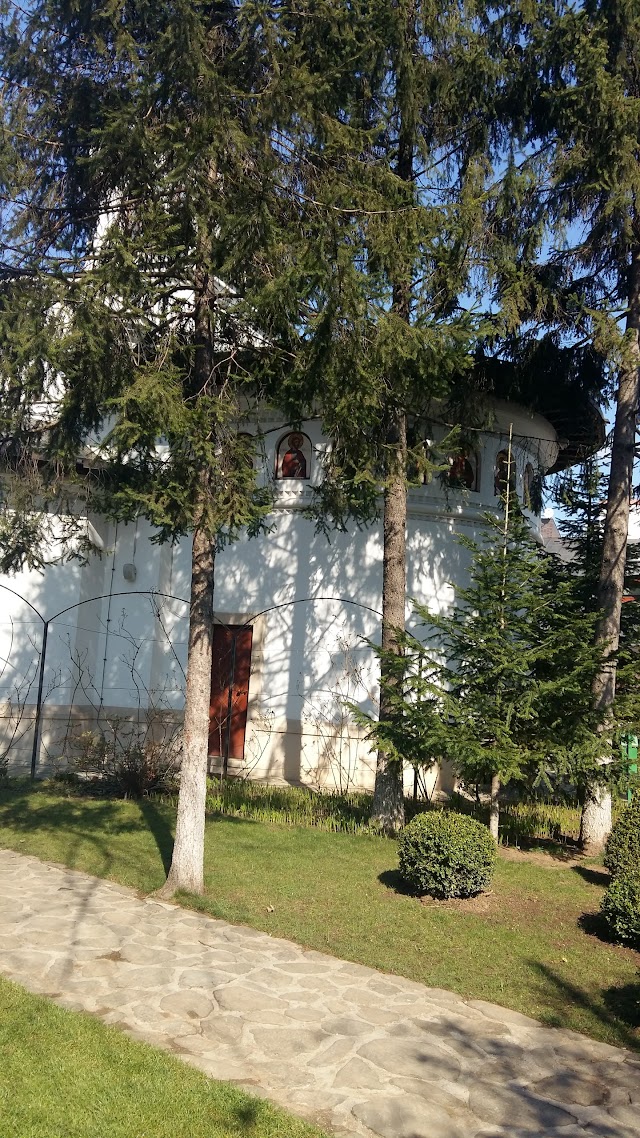 Schitul Darvari Church